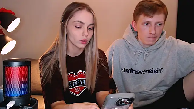 juliaanddima online show from 12/14/25, 10:37