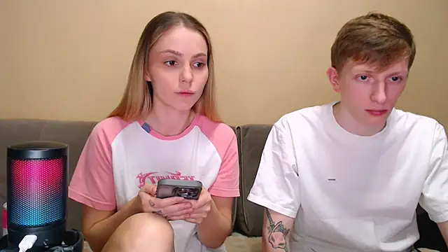 juliaanddima online show from 02/23/26, 10:43