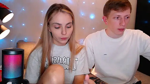 juliaanddima online show from 10/15/25, 10:40