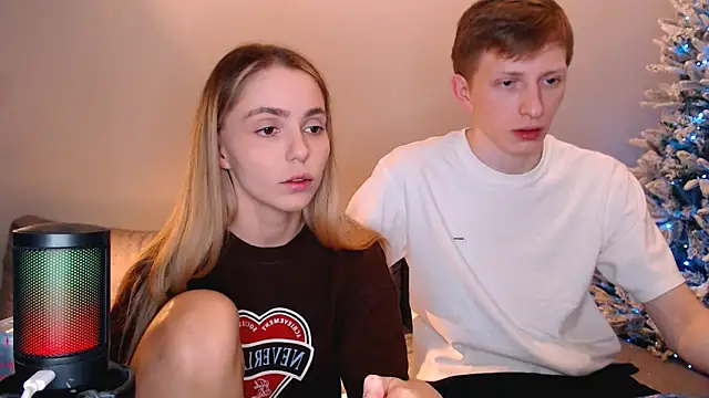 juliaanddima online show from 12/18/25, 10:24