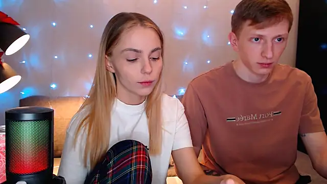 juliaanddima online show from 10/13/25, 09:49