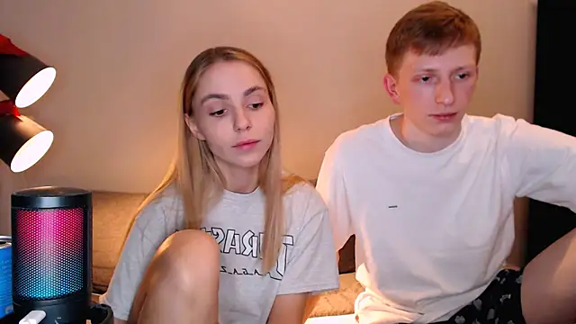 juliaanddima online show from 11/25/25, 10:32