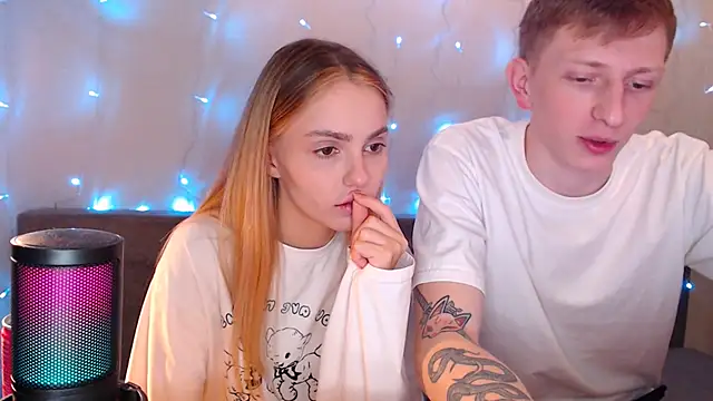juliaanddima online show from 09/21/25, 10:04