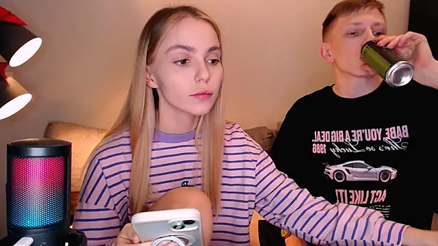 juliaanddima online show from 10/26/25, 10:10