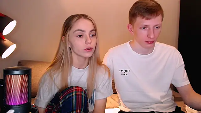 juliaanddima online show from 11/18/25, 10:24