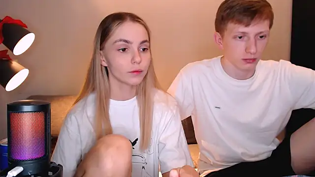 juliaanddima online show from 12/17/25, 10:04