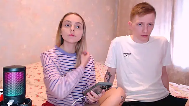 juliaanddima online show from 04/23/26, 07:59