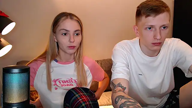 juliaanddima online show from 10/21/25, 10:53