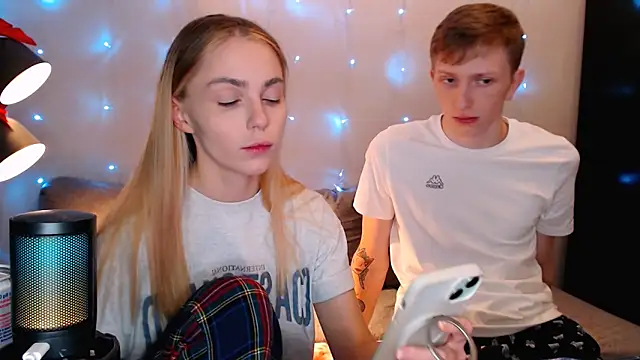 juliaanddima online show from 10/12/25, 10:00