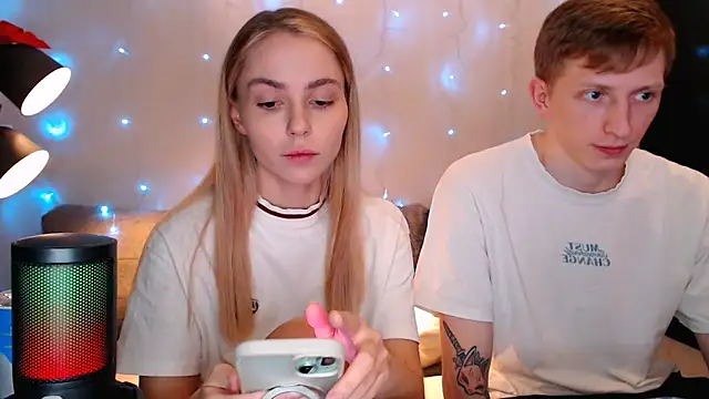 juliaanddima online show from 10/17/25, 09:49
