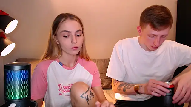 juliaanddima online show from 11/16/25, 10:02