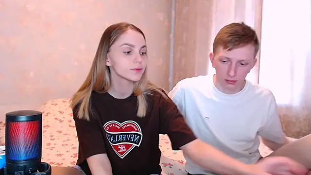 juliaanddima online show from 05/18/26, 08:08