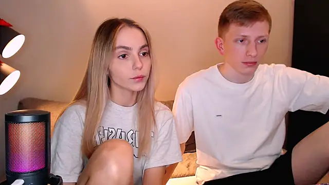 juliaanddima online show from 11/10/25, 10:04