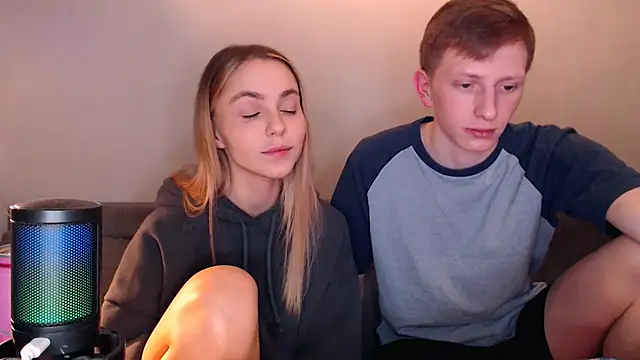 juliaanddima online show from 12/03/25, 09:36