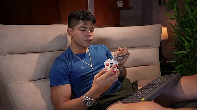 Snapshot of David_capizzi_ chatting on 11/06/25, 12:20 David capizzi online show from 11/06/25, 12:20