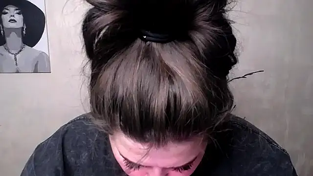 Emily Mo online show from 09/18/25, 05:21