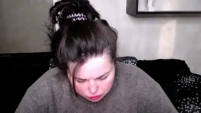 Emily Mo online show from 10/22/25, 05:29