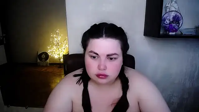 Snapshot of Emily_Mo chatting on 06/28/26, 06:09 Emily Mo online show from 06/28/26, 06:09