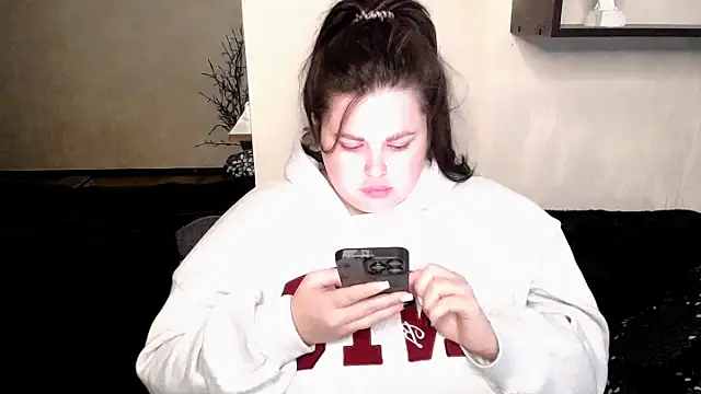 Emily Mo online show from 10/26/25, 06:36