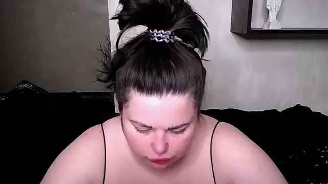 Emily Mo online show from 10/16/25, 05:16