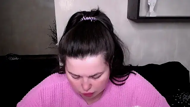 Emily Mo online show from 10/19/25, 05:43