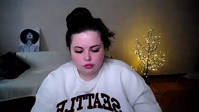 Snapshot of Emily_Mo chatting on 06/15/26, 10:26 Emily Mo online show from 06/15/26, 10:26