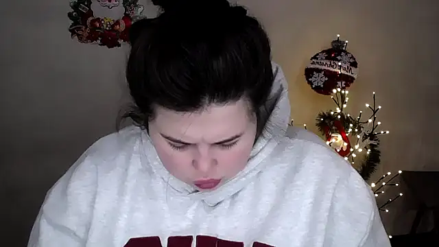 Emily Mo online show from 12/16/25, 06:28