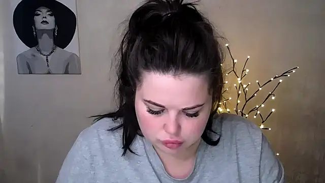 Emily Mo online show from 09/22/25, 05:57