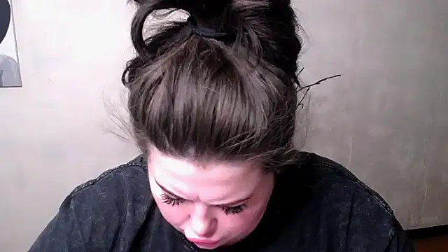 Emily Mo online show from 09/23/25, 05:36