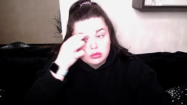 Emily Mo online show from 10/10/25, 05:30