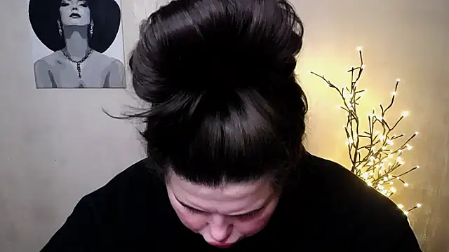 Emily Mo online show from 10/03/25, 05:42