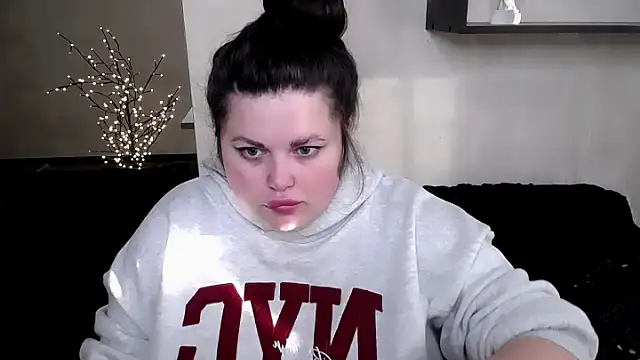 Emily Mo online show from 11/04/25, 06:28