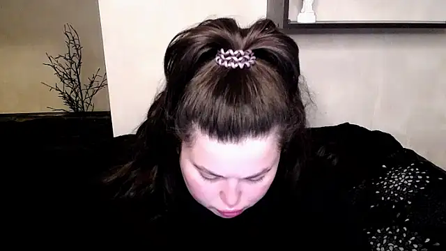 Emily Mo online show from 11/11/25, 06:30