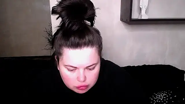 Emily Mo online show from 10/13/25, 05:20