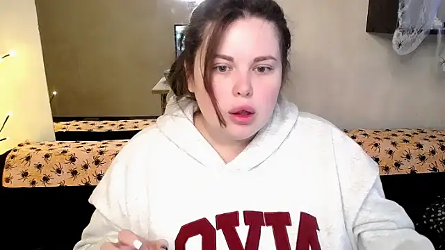 Emily Mo online show from 10/28/25, 08:46