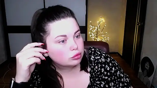 Snapshot of Emily_Mo chatting on 07/15/26, 05:47 Emily Mo online show from 07/15/26, 05:47