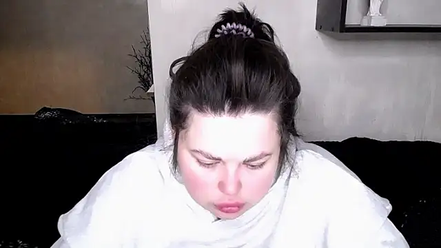 Emily Mo online show from 10/23/25, 05:39