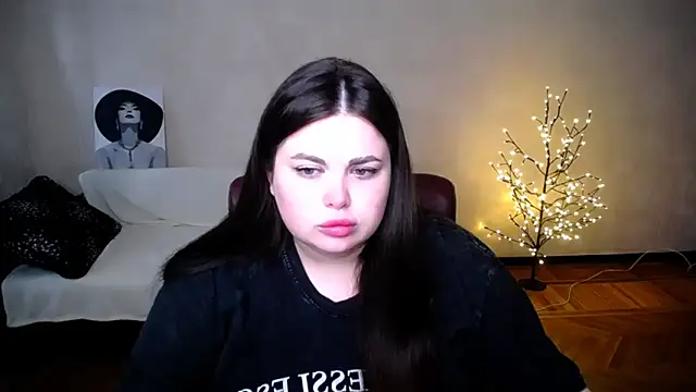 Snapshot of Emily_Mo chatting on 06/19/26, 05:46 Emily Mo online show from 06/19/26, 05:46