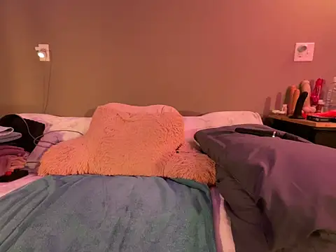 1Lustfully yours online show from 04/14/26, 03:06