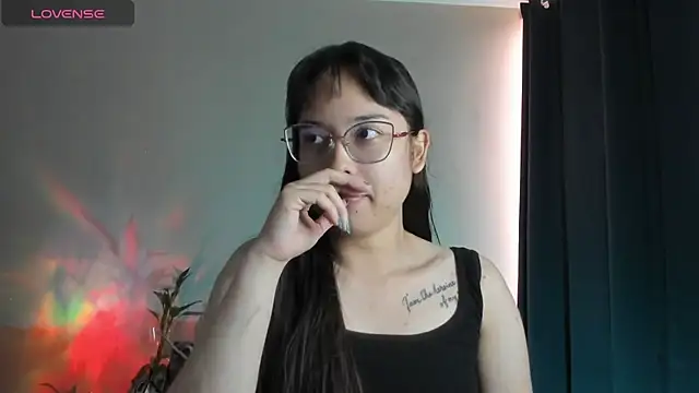 Snapshot of shantalc3rezo chatting on 10/13/25, 08:54 shantalc3rezo online show from 10/13/25, 08:54