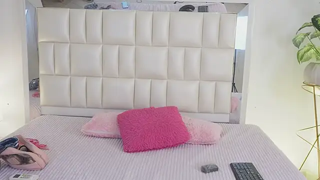 Snapshot of Anais_aradia chatting on 02/11/25, 05:05 Anais aradia online show from 02/11/25, 05:05