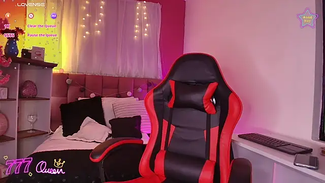 mia thompsonn  online show from 03/19/26, 02:06