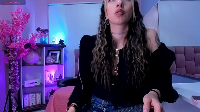 Snapshot of mia_thompsonn_ chatting on 11/27/25, 02:17 mia thompsonn online show from 11/27/25, 02:17