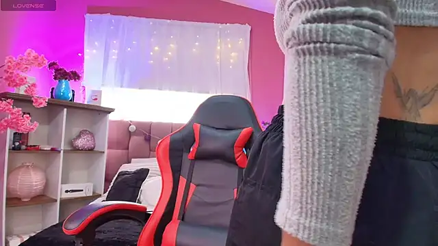 mia thompsonn  online show from 03/12/26, 02:21