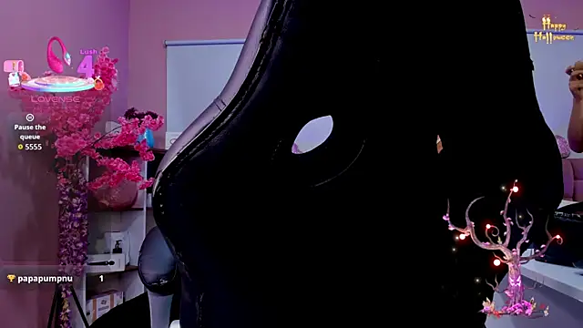 Snapshot of mia_thompsonn_ chatting on 11/15/25, 03:49 mia thompsonn online show from 11/15/25, 03:49