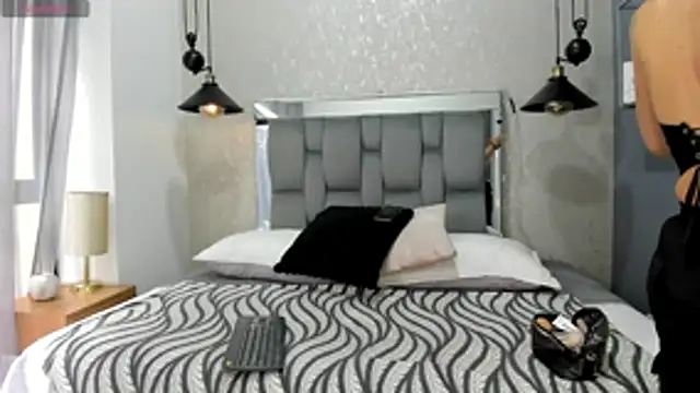 Snapshot of mia_thompsonn_ chatting on 06/19/26, 02:12 mia thompsonn online show from 06/19/26, 02:12