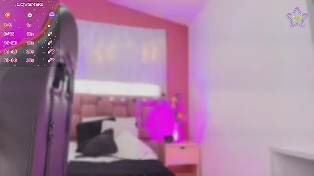 mia thompsonn  online show from 03/25/26, 02:16