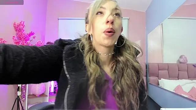 Snapshot of mia_thompsonn_ chatting on 12/03/25, 01:54 mia thompsonn online show from 12/03/25, 01:54