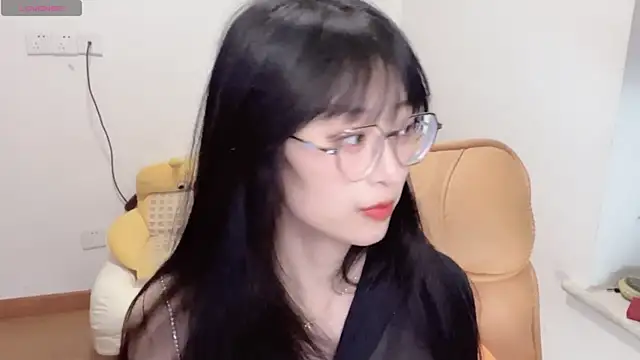 Snapshot of 4uoki chatting on 11/16/25, 02:33 4uoki online show from 11/16/25, 02:33