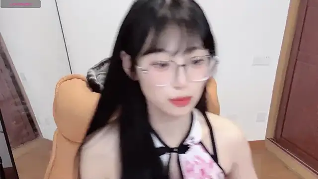 Snapshot of 4uoki chatting on 10/11/25, 05:03 4uoki online show from 10/11/25, 05:03